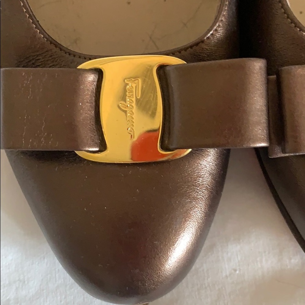 Salvatore Ferragamo flat shoes with classic bow